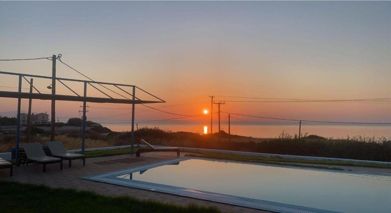 Cristelia Seafront & Pool Villa Lakhania Extérieur photo
